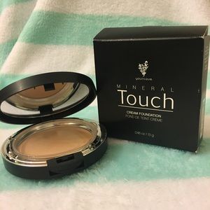 Younique - Touch Mineral Cream Foundation